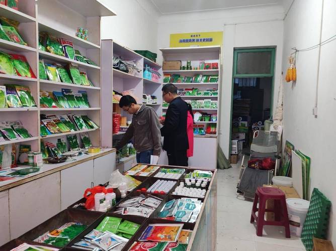册亨县农业农村局深入农资店开展互联网销售农药排查工作，规范线上农药经营秩序